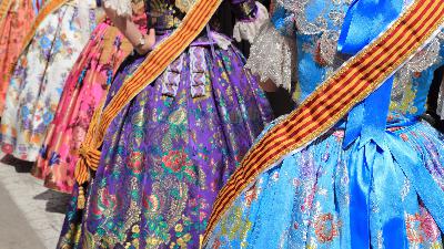 La indumentaria tradicional en la mujer valenciana La indumentaria tradicional en la mujer valenciana