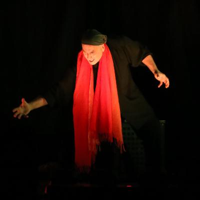 Neruda y la casa de las flores.