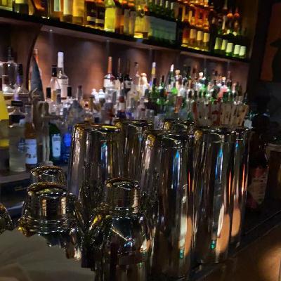 在嘈杂的酒吧里，跑了题但走了心