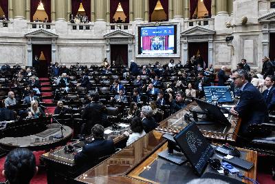 Diputados sesiona para rechazar los decretos de Milei y hay movilización al Congreso Diputados sesiona para rechazar los decretos de Milei y hay movilización al Congreso