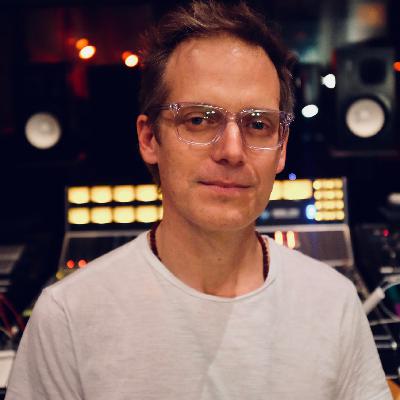 #21 - Miley, Rhianna and Kriya Yoga in the Mix - Xandy Barry #21 - Miley, Rhianna and Kriya Yoga in the Mix - Xandy Barry