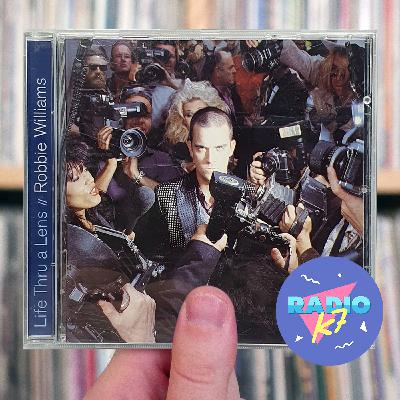 Robbie Williams "Life Thru a Lens" (1997), le rescapé des boys bands devient une superstar de la pop Robbie Williams "Life Thru a Lens" (1997), le rescapé des boys bands devient une superstar de la pop