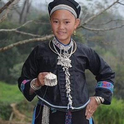 Traditional clothes of the Nung