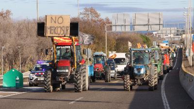 Els pagesos tornen a mobilitzar-se contra l'acord UE-Mercosur Els pagesos tornen a mobilitzar-se contra l'acord UE-Mercosur