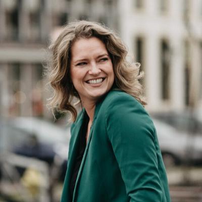 Hoe kun je helder denken, goede vragen stellen maar vooral nóg beter luisteren? | Praktisch filosoof Elke Wiss