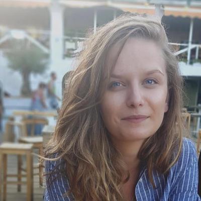 Равнодушието не е избор. Журналистката Теа Денолюбова за бежанците, ангелските постъпки и демоните сред нас.