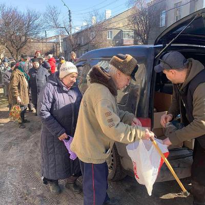 Hoe er in de afgelopen weken een spontane hulporganisatie voor Oekraïne ontstond in Elburg Hoe er in de afgelopen weken een spontane hulporganisatie voor Oekraïne ontstond in Elburg