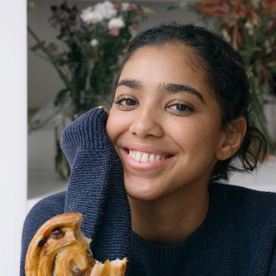 Actrice Ayana Doucouré over doorbreken, twijfelen en durven groeien: “Knokke Off had wat mij betreft nog lang mogen doorgaan” Actrice Ayana Doucouré over doorbreken, twijfelen en durven groeien: “Knokke Off had wat mij betreft nog lang mogen doorgaan”