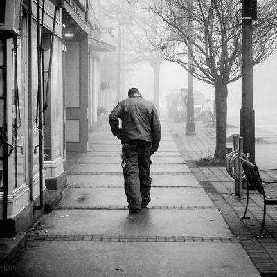 كبيرٌ على بغداد - عبدالرزاق عبدالواحد