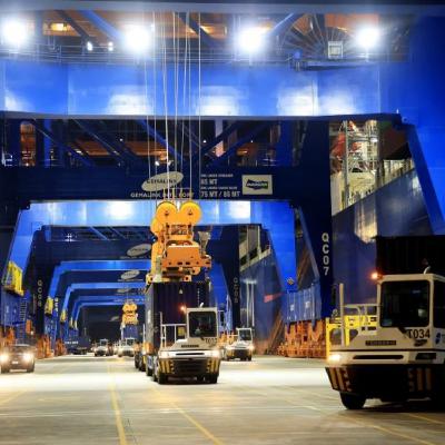 Trước giờ mở cửa - Thu hút đầu tư nước ngoài tiếp tục là điểm sáng trong bức tranh kinh tế của Việt Nam Trước giờ mở cửa - Thu hút đầu tư nước ngoài tiếp tục là điểm sáng trong bức tranh kinh tế của Việt Nam