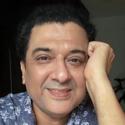 Blur . Focus . Crop | Humayunn Peerzaada Blur . Focus . Crop | Humayunn Peerzaada