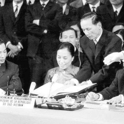 Câu chuyện thời sự - Từ "ngoại giao kháng chiến" tới ngoại giao trong kỷ nguyên mới Câu chuyện thời sự - Từ "ngoại giao kháng chiến" tới ngoại giao trong kỷ nguyên mới