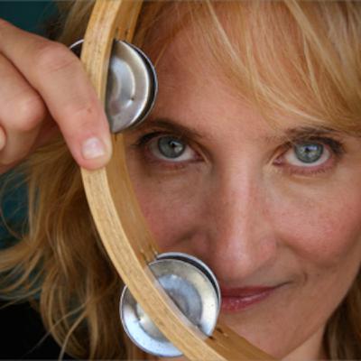 Jill Sobule on kissing girls, serenading Rupert Murdoch, and charging fans to sing on her CDs Jill Sobule on kissing girls, serenading Rupert Murdoch, and charging fans to sing on her CDs