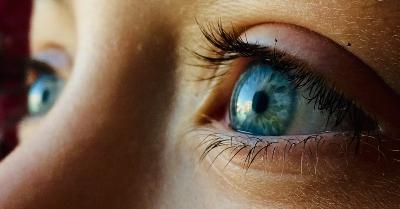 Lenti a contatto: libertà per gli occhi, ma con attenzione