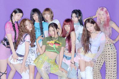 TWICE’s “THIS IS FOR” Becomes 1st K-Pop Album Of 2025 To Spend 15 Weeks On Billboard 200 | Soompi