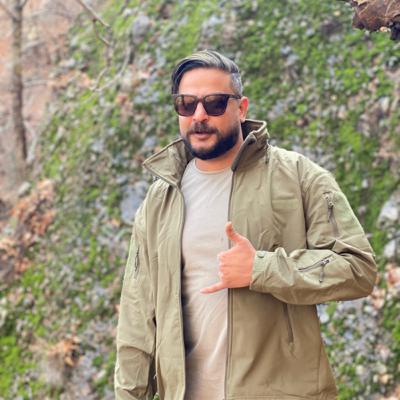 ری‌را ...!
به کوری چشمِ کلاغ 
عقاب‌ها هرگز نمی‌میرند!