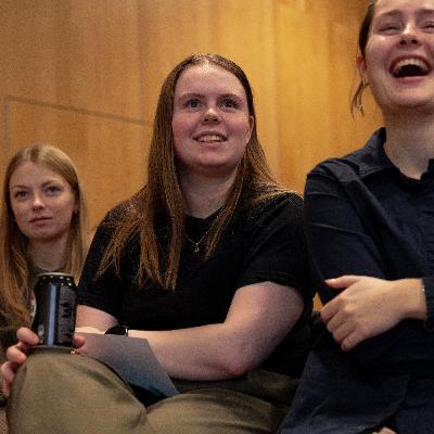 Overskudskvinder LIVE: Anne Stampe, Ane Konradsen, Nina Smith og Marchen Neel Gjertsen Overskudskvinder LIVE: Anne Stampe, Ane Konradsen, Nina Smith og Marchen Neel Gjertsen