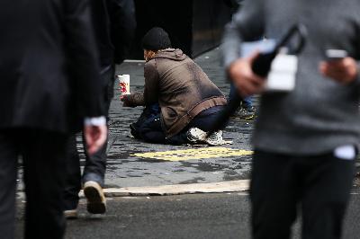 Should begging in the streets be illegal?