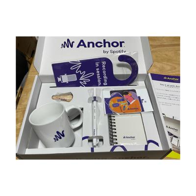 突然、Anchorからグッズが届きました。