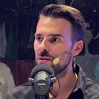 Kim Wigaard satte livet på vent: – Jeg flyttet hjem for å ta vare på pappa