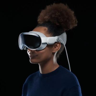 Vision Pro: Wearing VR goggles to a funeral