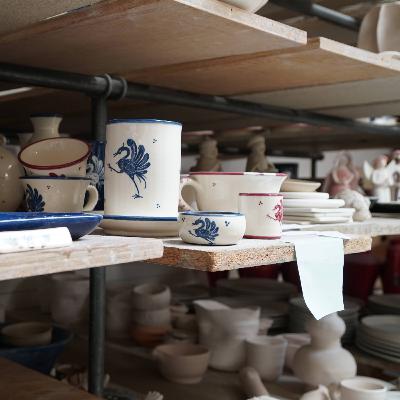 La Poterie de Gruyère peint ses dernières grues avant la fermeture