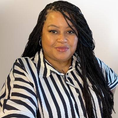 S13:Ep261 - Honey Blossom Press with Guest Keisha Mennefee + Dog Days Book Recs