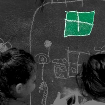 Aulas vacías, zoomeando con la seño Aulas vacías, zoomeando con la seño