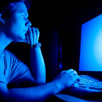 Egészség Tippek - Szemünk kék fény elleni védelme