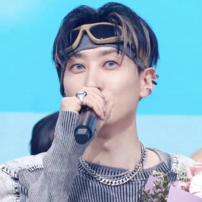 Super Junior Eunhyuk won the first win music trophy as soloist UP N DOWN