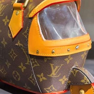 Malishka Finds Out: Bag Mehenga Ya Auto? Malishka Finds Out: Bag Mehenga Ya Auto?