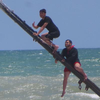 Casi ahogados Estupidez VS Héroes