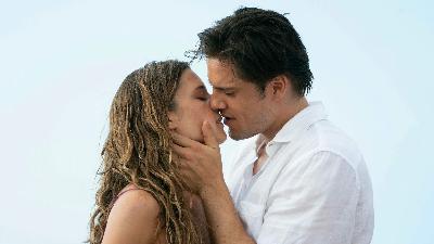 "Fall for Me": Nackte Haut allein reicht nicht "Fall for Me": Nackte Haut allein reicht nicht