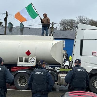 Reactions to ongoing fuel protests