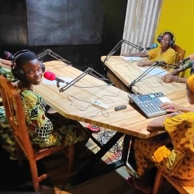 Radio Show #39 – Youth, Holidays & the Digital Environment/Jeunesse, Vacances & Environnement Numérique_ Témoignages