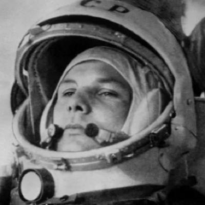 Fuego en Cairo # 44 : El Sputnik cayó en el Jardín del Tío Esqueleto