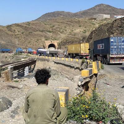 Pakistan-Afghanistan clashes shut key crossings, threaten trade amid regional tensions
