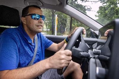How a blue envelope is helping autistic drivers feel safer on Mass. roads
