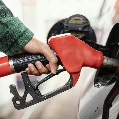 Redução no preço da gasolina terá impacto relevante na inflação, afirma economista