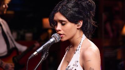 Nessa Barrett covers Dolly Parton's 'Jolene' for Like A Version Nessa Barrett covers Dolly Parton's 'Jolene' for Like A Version
