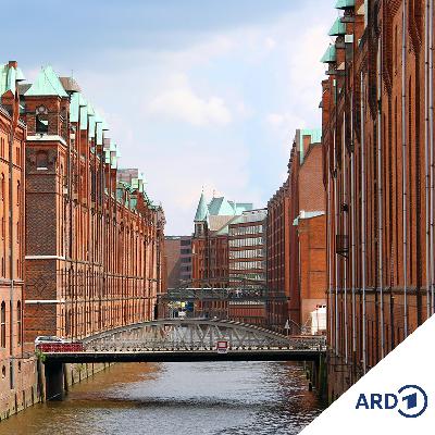 Backstein auf Pfählen -  10 Jahre Welterbe Speicherstadt
