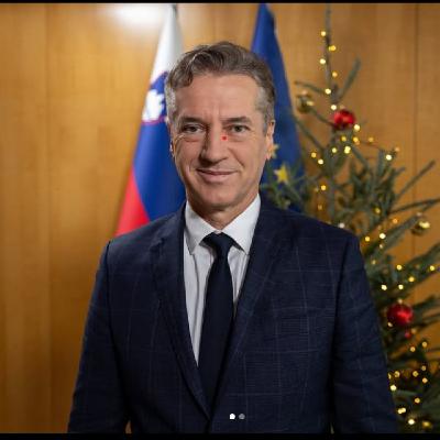 Obvezna božičnica kot politični strel v lastna kolena