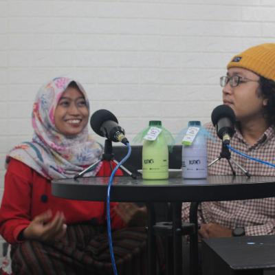 StuArt Podcast : Mbak Riya (Boss Koors Cafe, Rajin Sholat tapi pernah dikunci di toilet Kampus) StuArt Podcast : Mbak Riya (Boss Koors Cafe, Rajin Sholat tapi pernah dikunci di toilet Kampus)