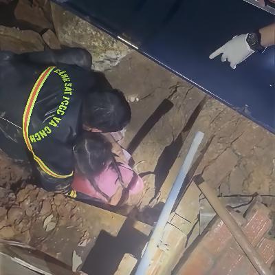 Người cứu bé 8 tuổi bị vùi lấp: 'Gắng nhanh nhất cứu đôi chân cháu' Người cứu bé 8 tuổi bị vùi lấp: 'Gắng nhanh nhất cứu đôi chân cháu'