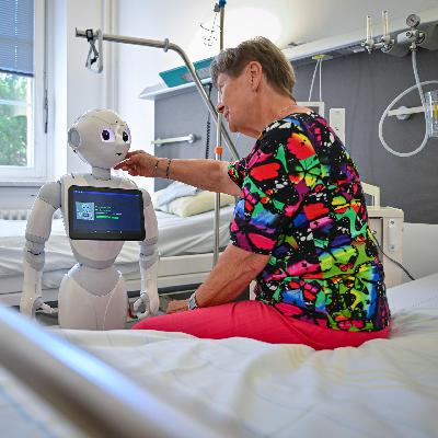 KI in der Pflege - Führen Roboter uns aus dem Pflegenotstand?