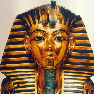 The Manly History Of Makeup