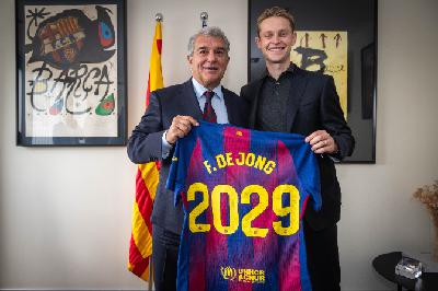 De Jong firma la seva renovació fins al 2029 amb augment de clàusula i de sou
