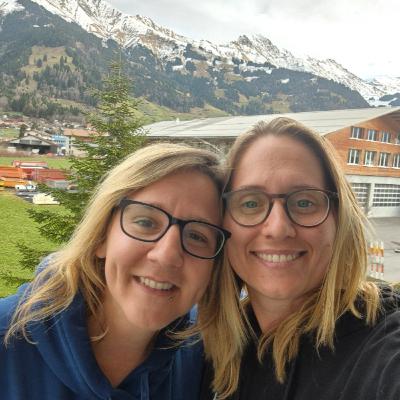 Überraschung Zuhause- Umarmung statt Update Überraschung Zuhause- Umarmung statt Update