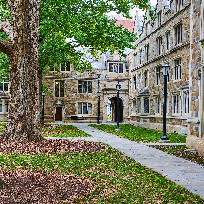 How can you avoid college FOMO?