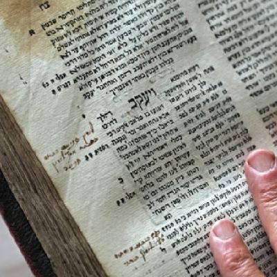 LaG BaOmer Special-Bound to the Totality-Learning up a piece of Zohar together